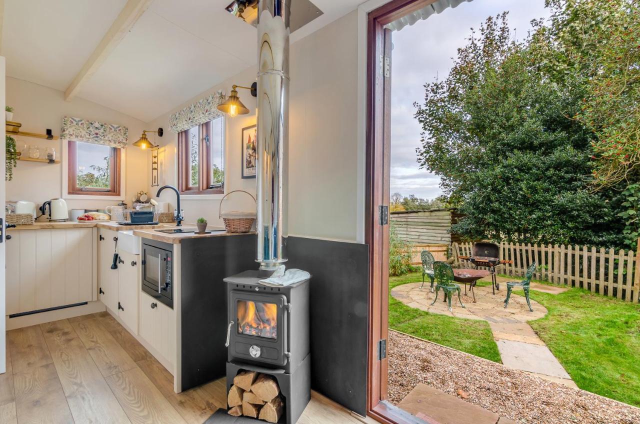 Hayloft And Shepherds Hut In Norfolk Broads With Fire Pit And Bbq From Ginger And Gold Ranworth Exterior foto